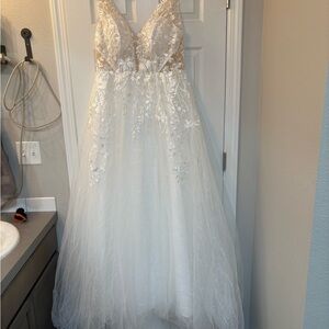 Elegant White Lace Wedding Dress size 10